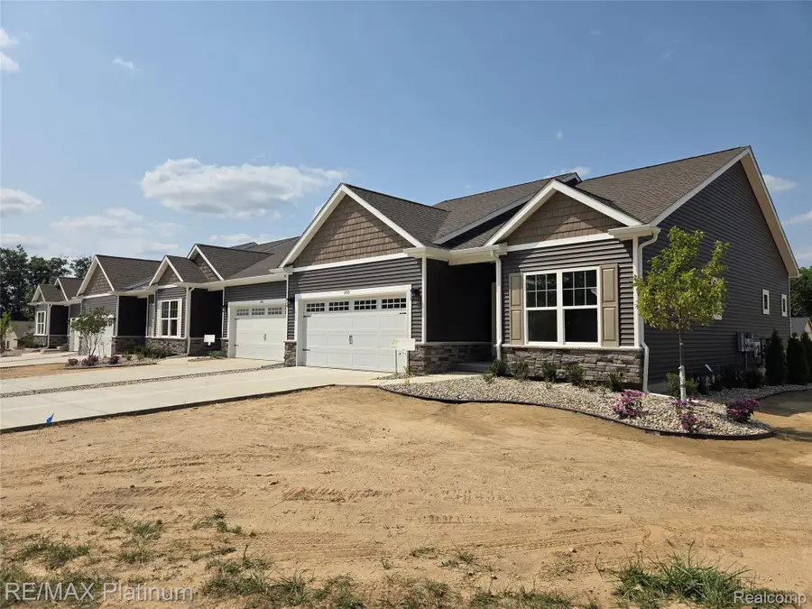 850 Oakwood Circle #41, Fenton, MI 48430 - #2
