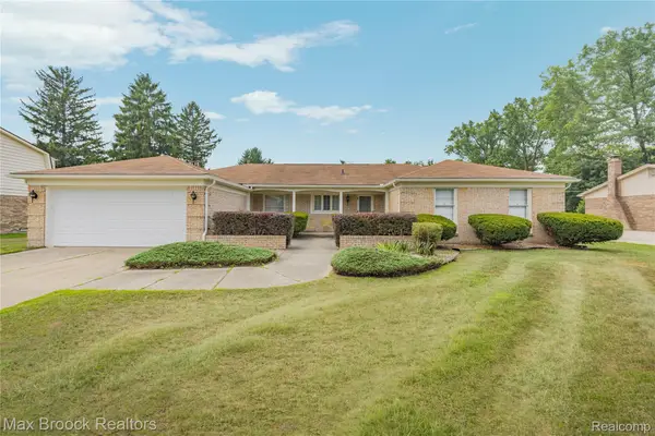 28977 Lake Park Dr. Drive, Farmington, MI 48331