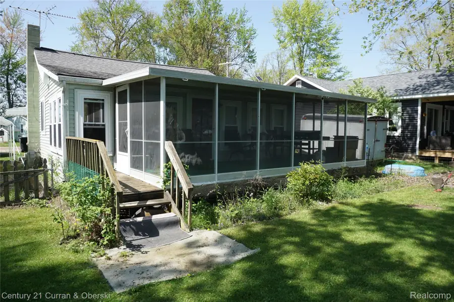 11853 Patterson Lake Dr, Pinckney, MI 48169 - #2