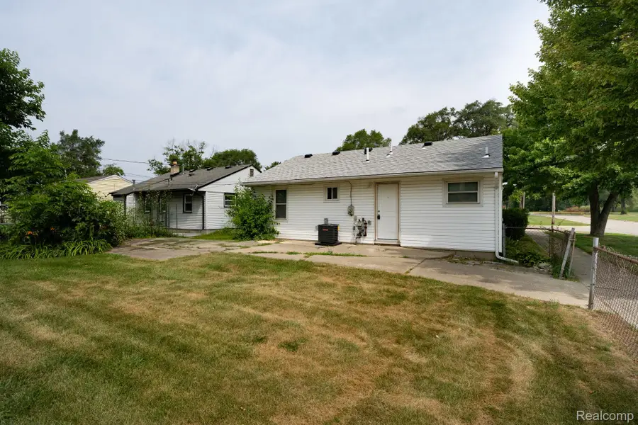 905 Sprague Avenue, Madison Heights, MI 48071 - #2