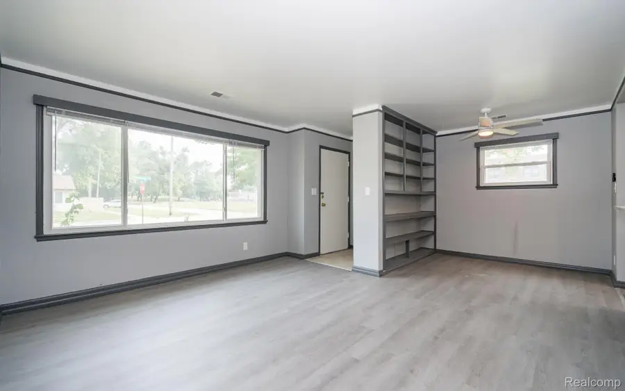 905 Sprague Avenue, Madison Heights, MI 48071 - #3