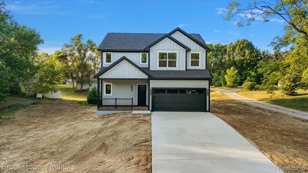3080 W Newberry Road, Waterford, MI 48329