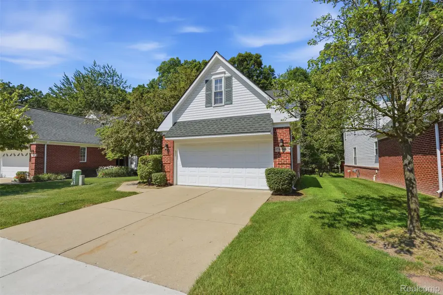 668 Shady Maple Drive, Wixom, MI 48393 - #2