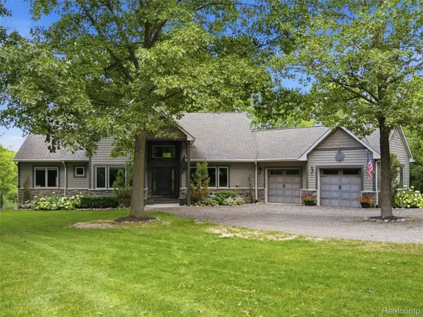 7055 Randall Drive, Fenton, MI 48430