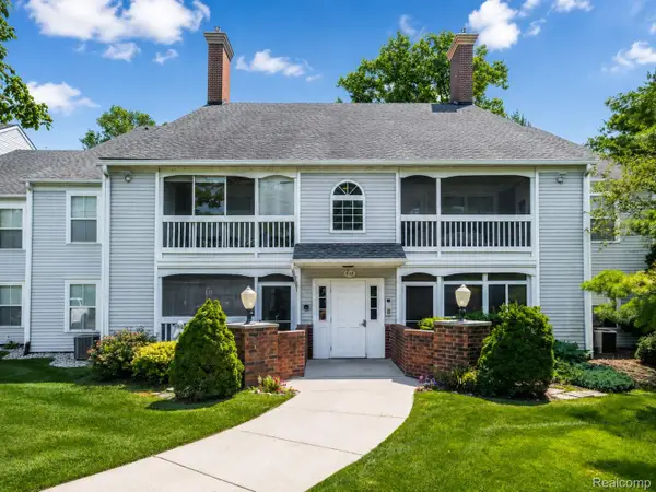 618 Curzon Court #203, Howell, MI 48843