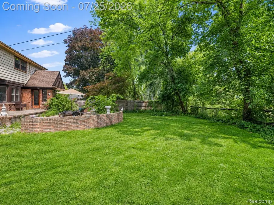 27375 Bloomfield Drive, Lathrup Village, MI 48076 - #2
