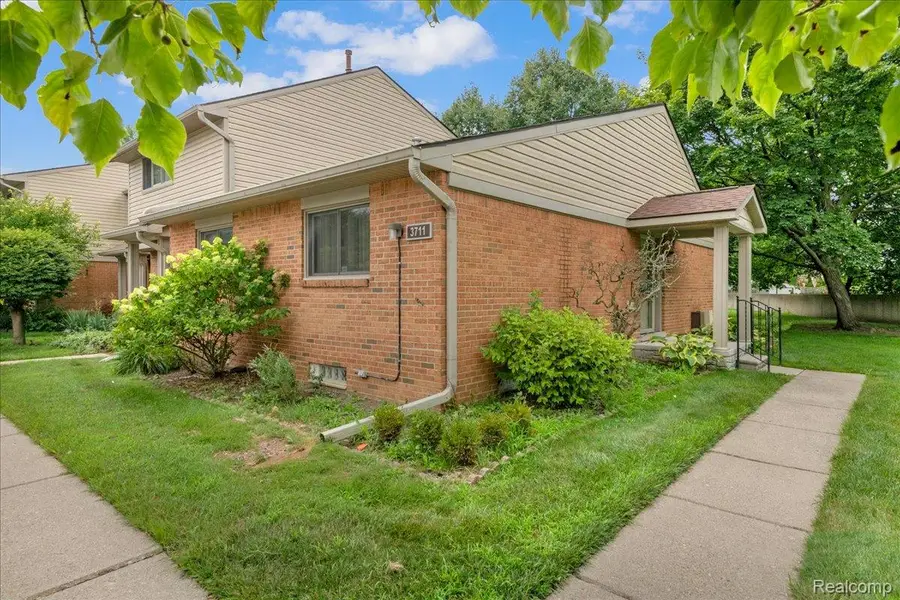 3711 Old Creek Road, Troy, MI 48084 - #2