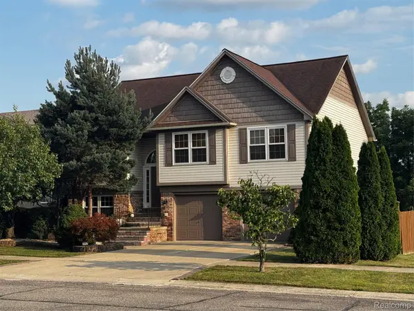 15927 Petros Drive, Rockwood, MI 48173