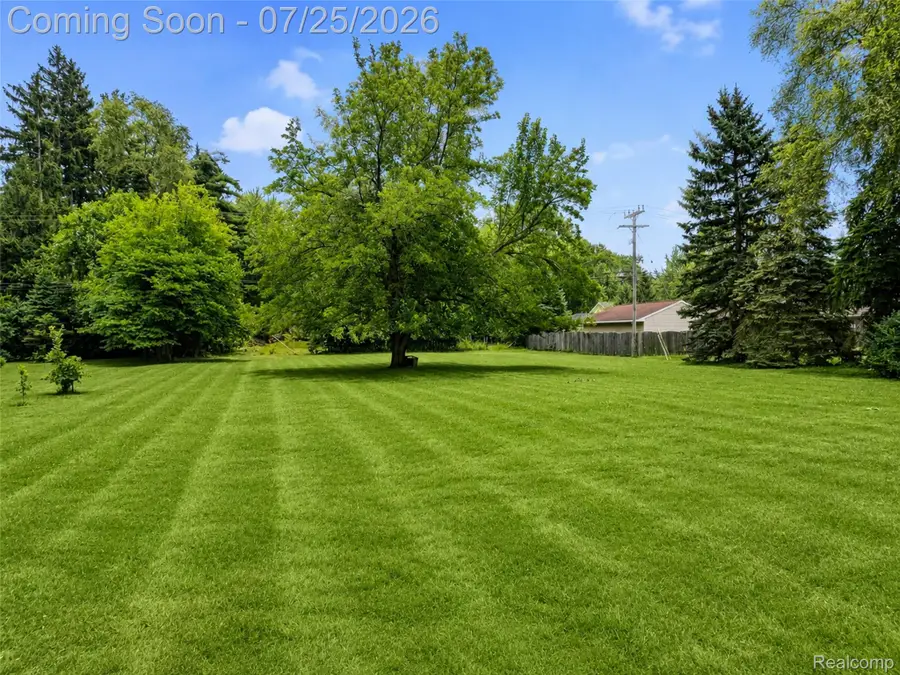 3757 Bendelow Road, Rochester Hills, MI 48307 - #2