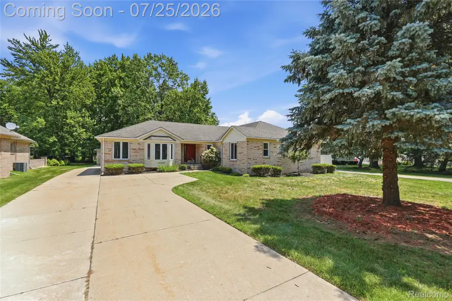 34294 Maple Lane Drive, Sterling Heights, MI 48312 - #2