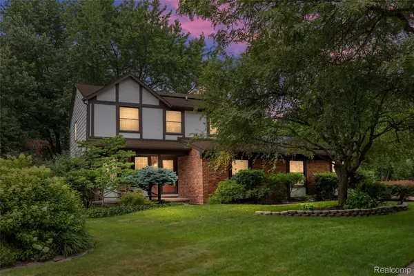 2937 Waterloo Drive, Troy, MI 48084
