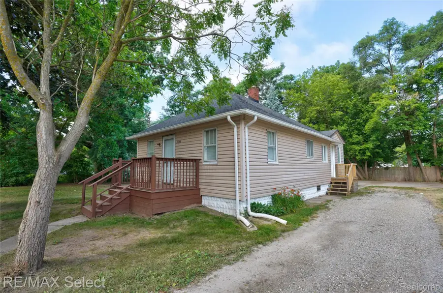 2046 Lambden Road, Flint, MI 48532 - #3
