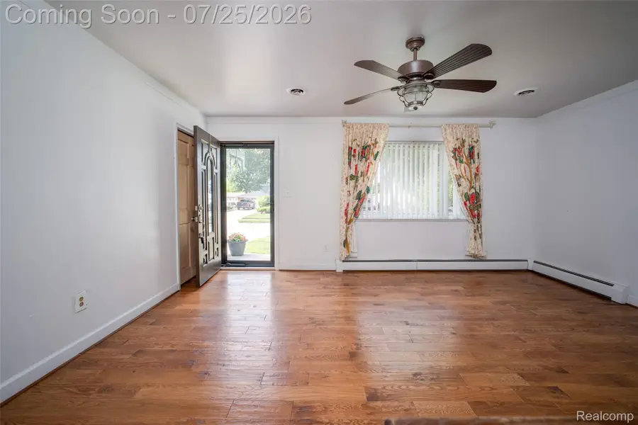 31045 John Hauk Street, Garden City, MI 48135 - #3