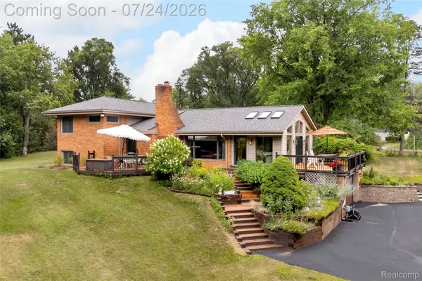 304 Oaklane Drive, RochesterHills, MI 48306