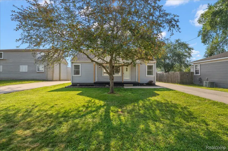 29606 S River Road, Harrison, MI 48045 - #2