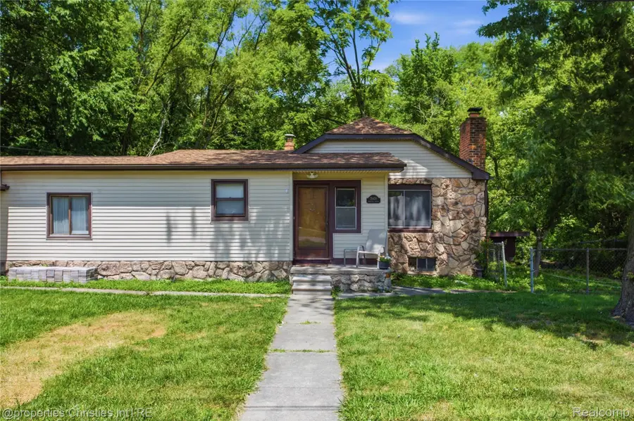 28430 Terrence Street, Livonia, MI 48154 - #3