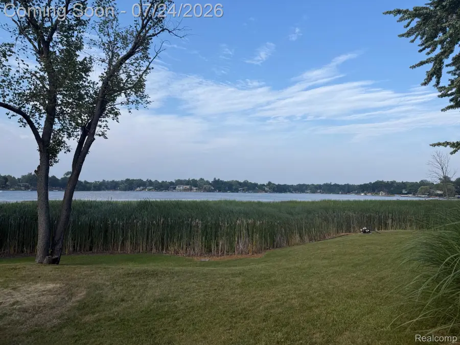 4650 Island Park Drive, Waterford, MI 48329 - #2