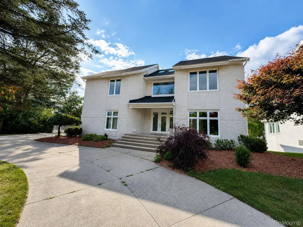 6446 Royal Pointe Drive, West Bloomfield, MI 48322 - #1