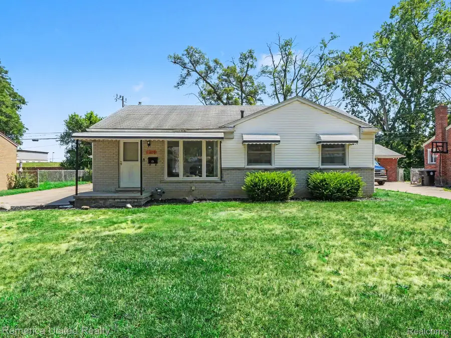 11070 Hillcrest Street, Livonia, MI 48150 - #2