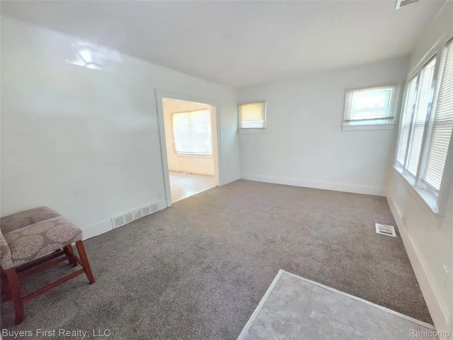 8102 Orchard Avenue, Warren, MI 48089 - #3