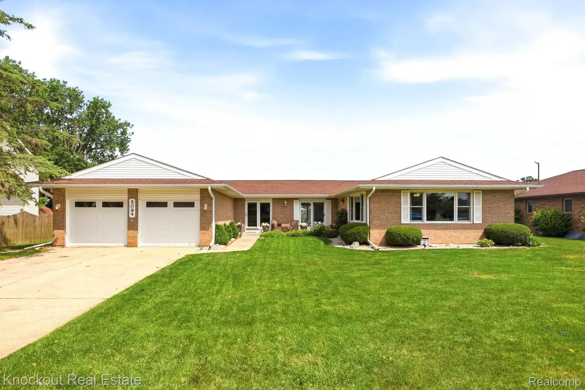 5094 Dustine Drive N, Saginaw, MI 48603 - #1