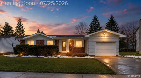 1933 Tamarisk Drive, EastLansing, MI 48823