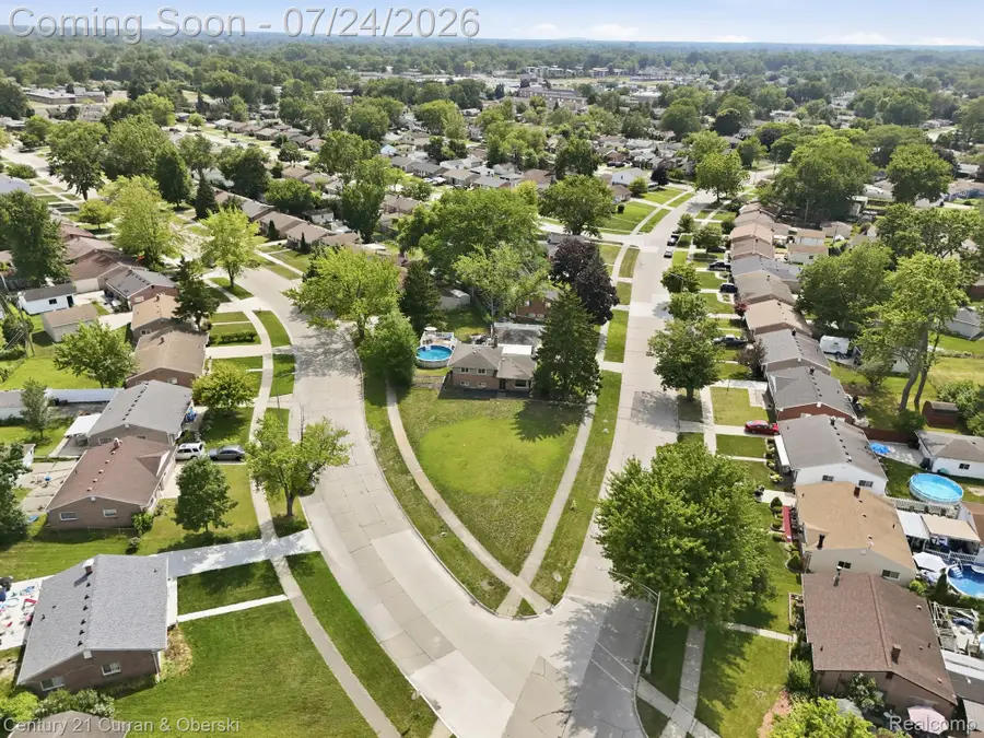 30633 Gladys Avenue, Westland, MI 48185 - #3