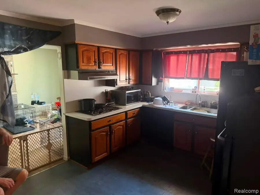20520 Williamsburg Court, Harper Woods, MI 48225 - #2