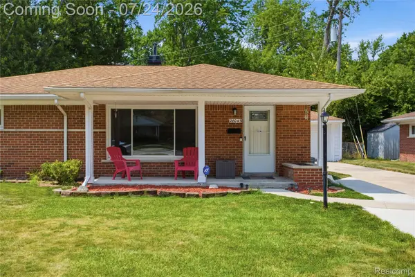 28043 Red Leaf Lane, Southfield, MI 48076