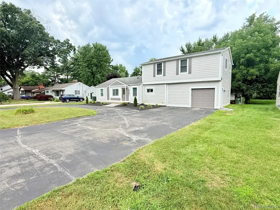 5281 Wilby Street, Utica, MI 48317 - #3