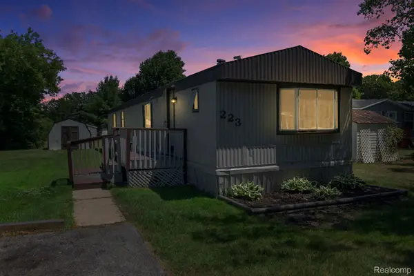 351 North Squirrel Road #223, AuburnHills, MI 48326