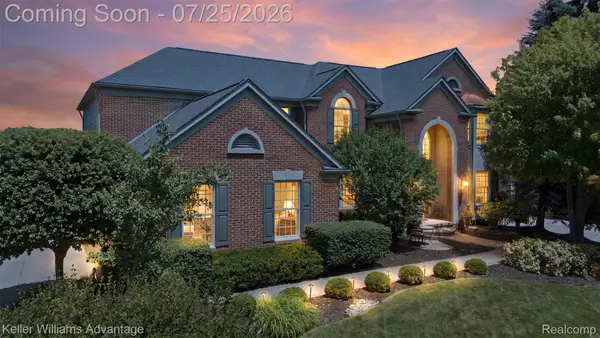 44559 White Pine Circle E, Northville, MI 48168