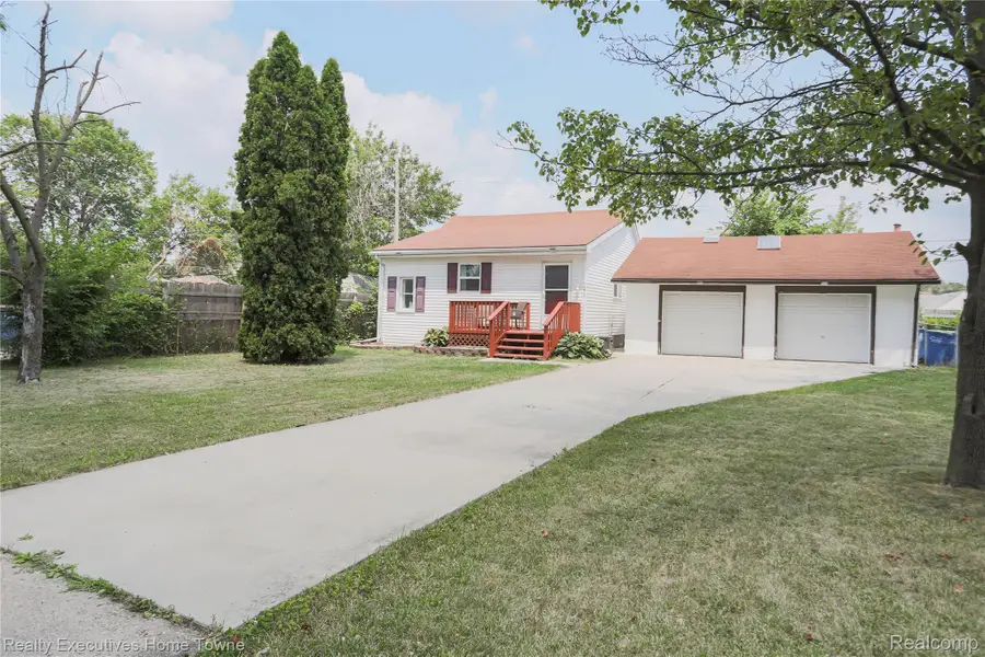 7571 Anna Avenue, Warren, MI 48092 - #2