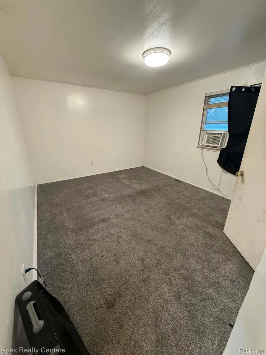 6063 Auburn Street, Detroit, MI 48228 - #2