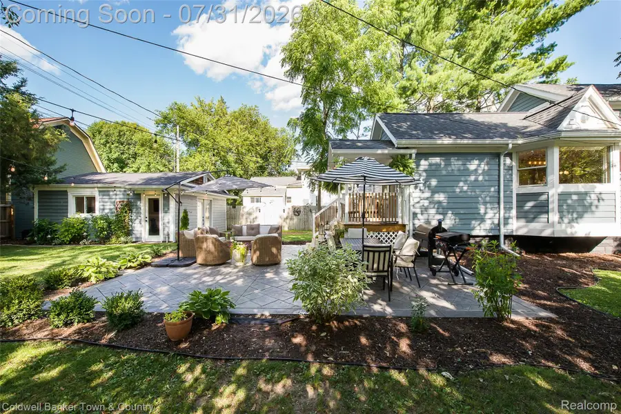 416 W Washington Street, Howell, MI 48843 - #2