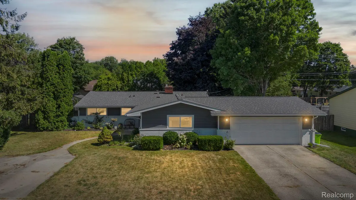 9194 Oakview Drive, Swartz Creek, MI 48473 - #1