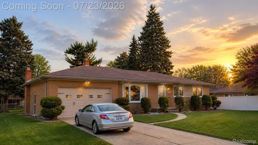 37542 Andrew Drive, Sterling Heights, MI 48312 - #3