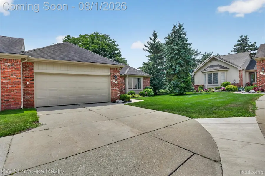 37061 Sandalwood, Farmington Hills, MI 48331 - #2