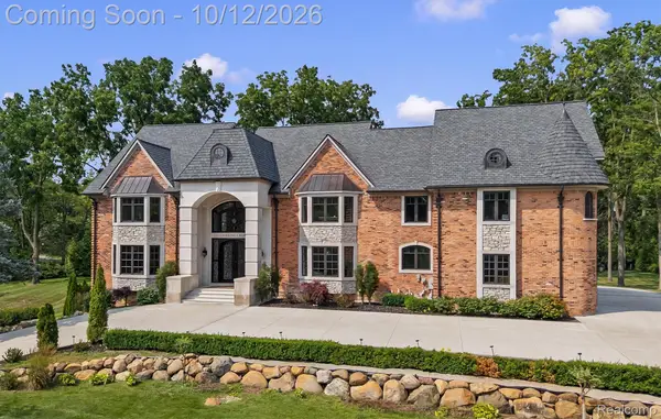 221 Charing Cross Court, BloomfieldHills, MI 48304