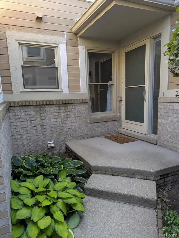 9327 Eastwind Drive, Livonia, MI 48150
