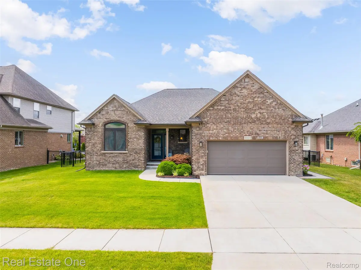 45627 Pentwater Drive, Macomb, MI 48044 - #1