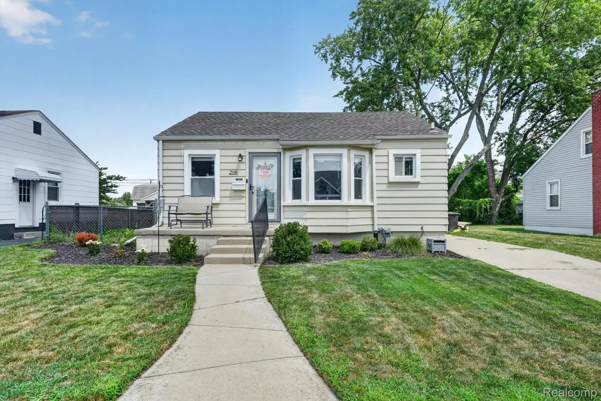 298 W Tacoma Street, Clawson, MI 48017 - #1