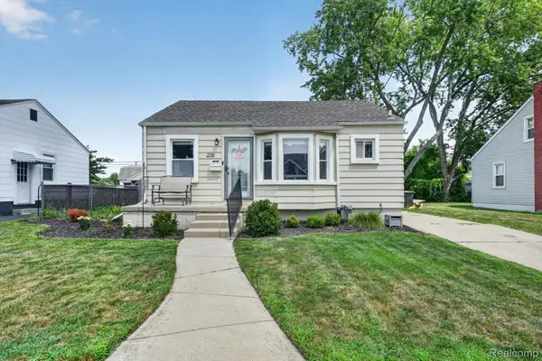 298 W Tacoma Street, Clawson, MI 48017