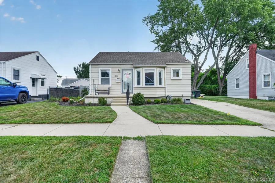 298 W Tacoma Street, Clawson, MI 48017 - #3