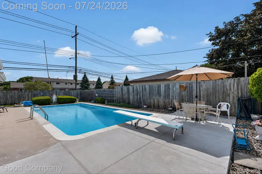 8308 Darlene Street, Warren, MI 48093 - #2