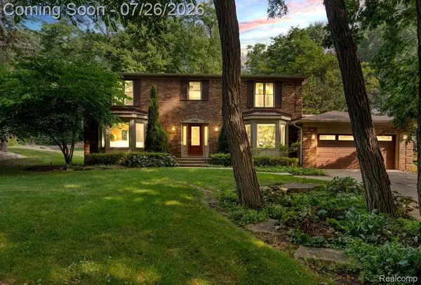 2768 Homewood Drive, Troy, MI 48098