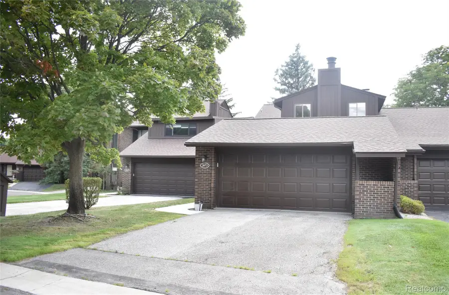 2073 Bordeaux Street, West Bloomfield, MI 48323 - #3