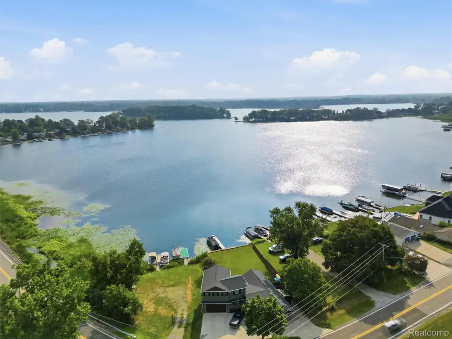 13084 Torrey Road, Fenton, MI 48430 - #2