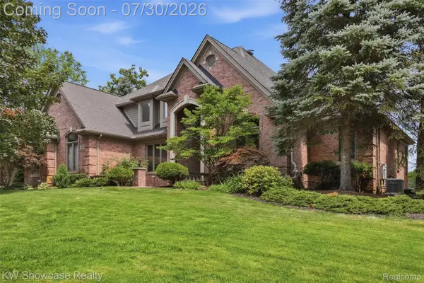 3380 Sutton Lane, CommerceTwp, MI 48390