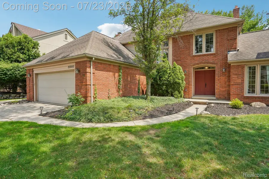25900 Hunt Club Boulevard, Farmington Hills, MI 48335 - #2